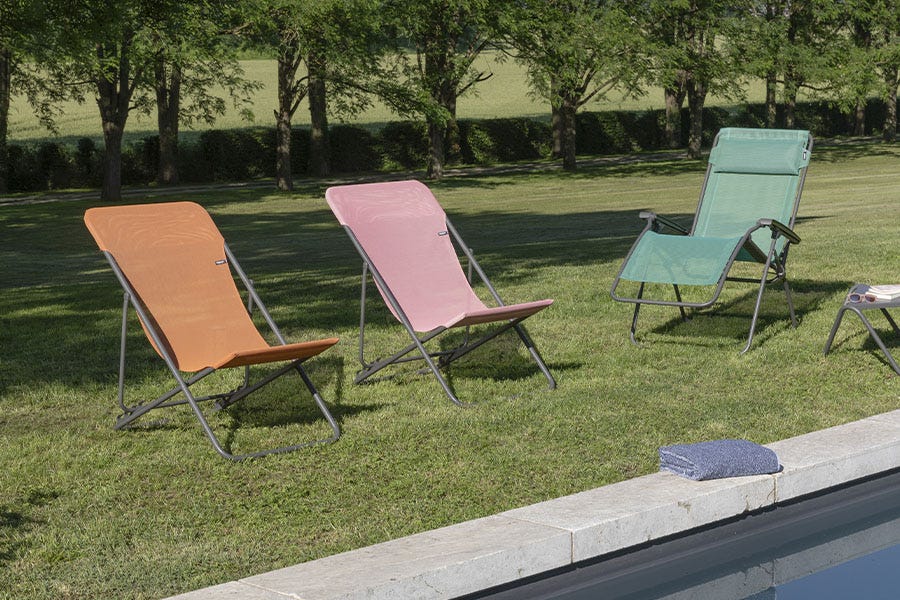 Décoratie trend jaren 70 en futurisme. Relaxstoelen Lafuma Mobilier