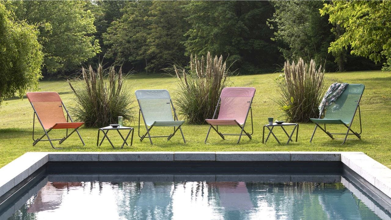 Lafuma Mobilier maxi ligstoelen voor de tuin, Pistil collectie, kleurrijk en duurzaam buitenmeubilair